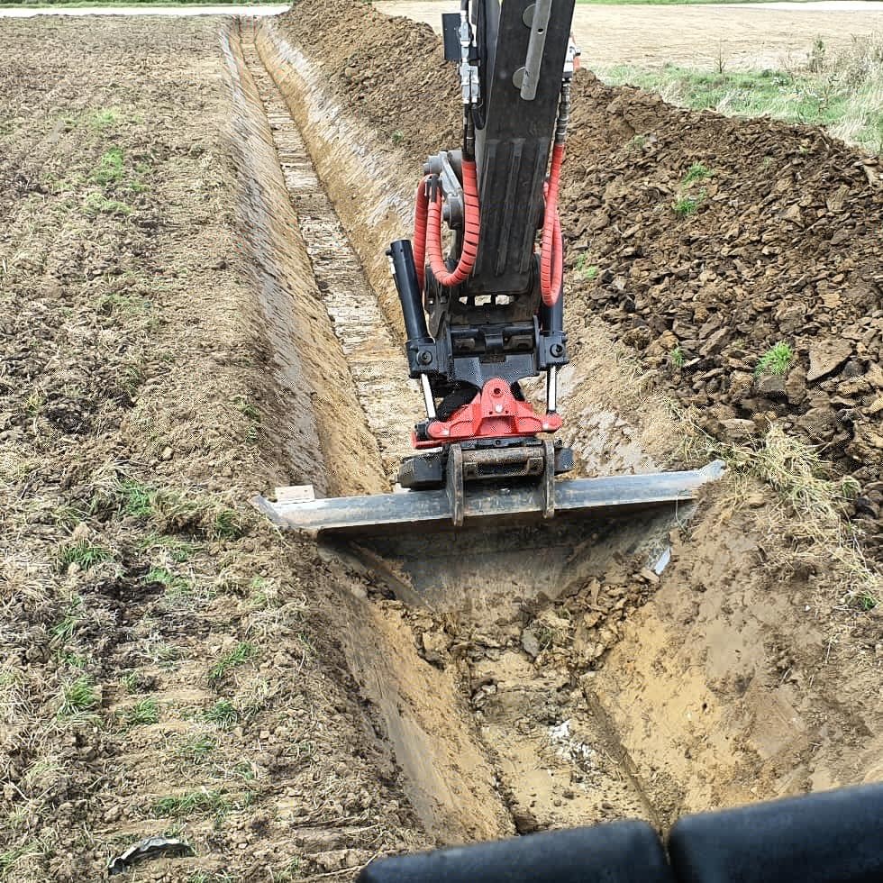 V bucket cutting a new ditch