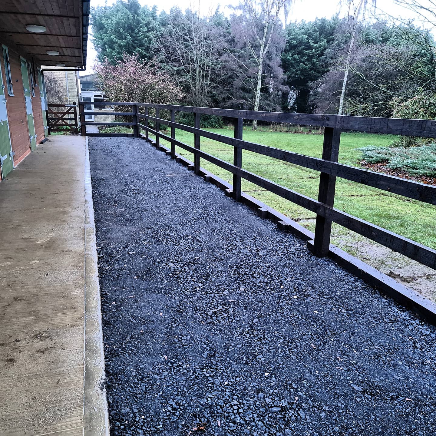 Rubber surfaced path along a stable block