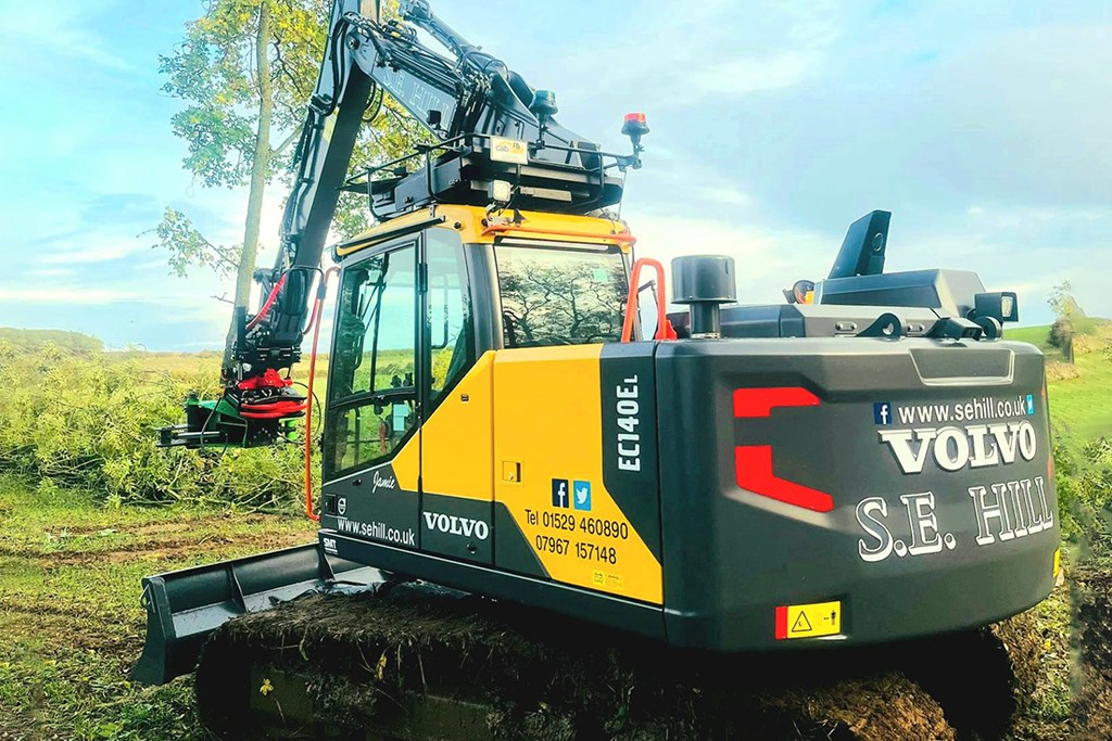 S.E. Hill Volvo excavator with sehill.co.uk on the counterweight